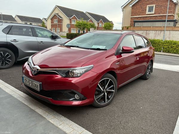 Toyota Auris Estate, Petrol Hybrid, 2017, Red