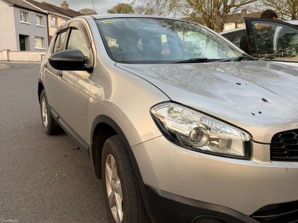 Nissan Qashqai Hatchback, Petrol, 2014, Silver