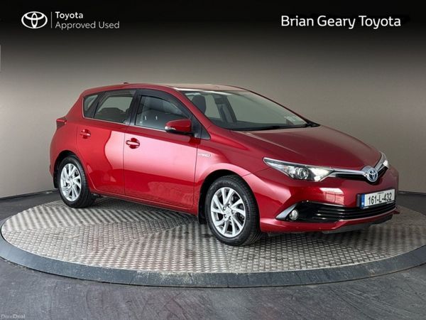 Toyota Auris MPV, Petrol Hybrid, 2016, Red