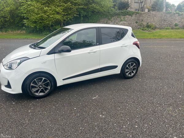 Hyundai i10 Hatchback, Petrol, 2017, White
