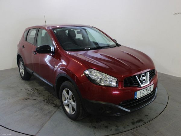Nissan Qashqai Hatchback, Diesel, 2011, Red