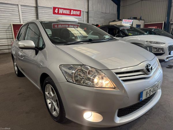 Toyota Auris Hatchback, Petrol, 2011, Silver