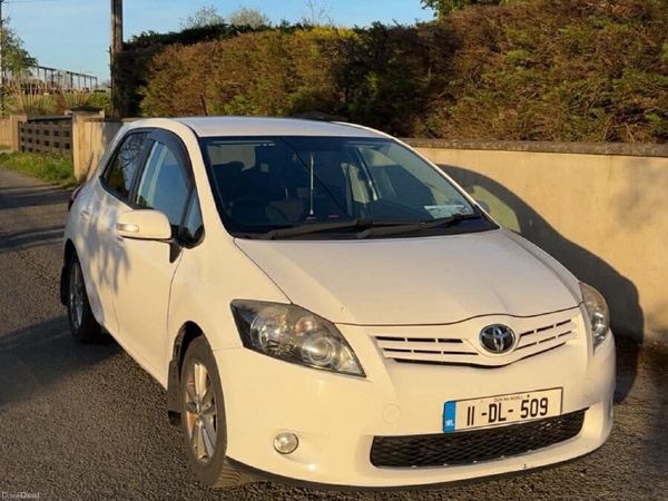 Toyota Auris Hatchback, Diesel, 2011, White