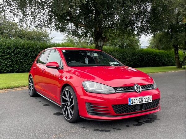 Volkswagen Golf Hatchback, Diesel, 2014, Red