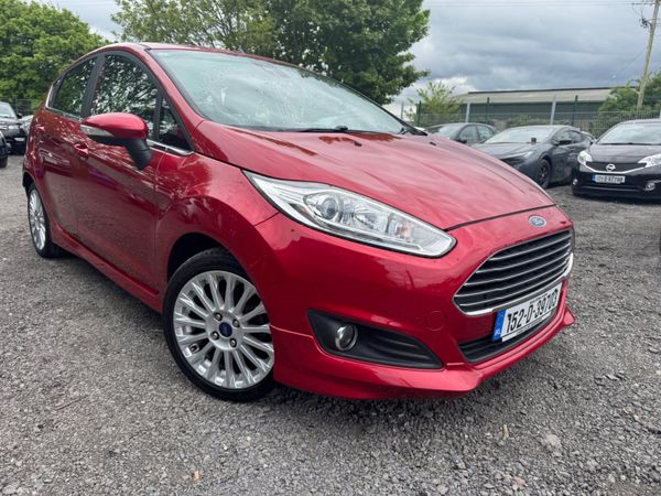 Ford Fiesta Hatchback, Petrol, 2015, Red