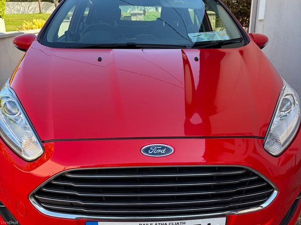 Ford Fiesta Hatchback, Petrol, 2015, Red