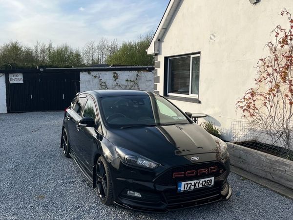 Ford Focus Hatchback, Diesel, 2017, Black