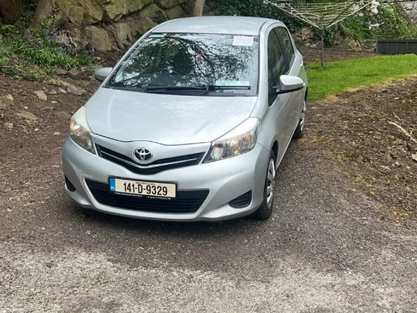 Toyota Yaris Hatchback, Petrol, 2014, Silver