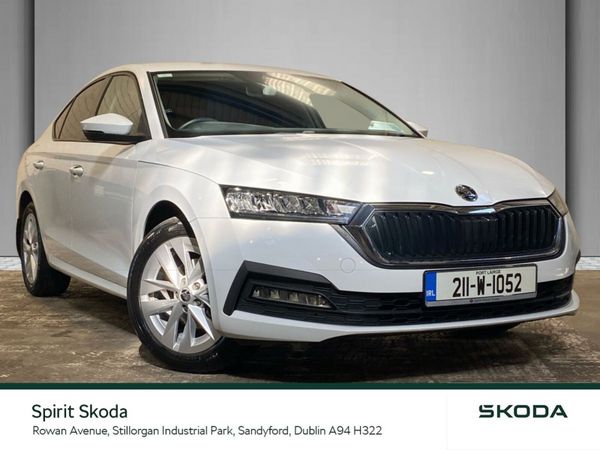 Skoda Octavia Saloon, Petrol, 2021, White