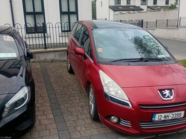 Peugeot 5008 MPV, Diesel, 2012, Red