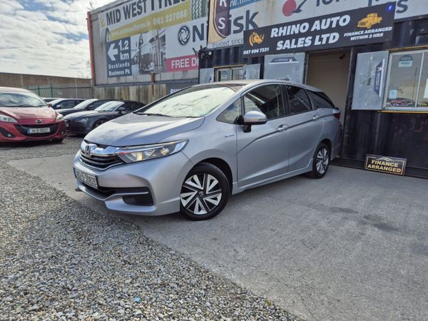 Honda Shuttle MPV, Petrol Hybrid, 2016, Silver