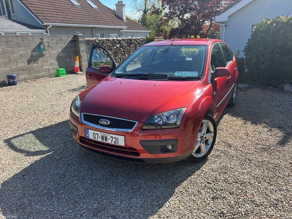Ford Focus Hatchback, Petrol, 2007, Red