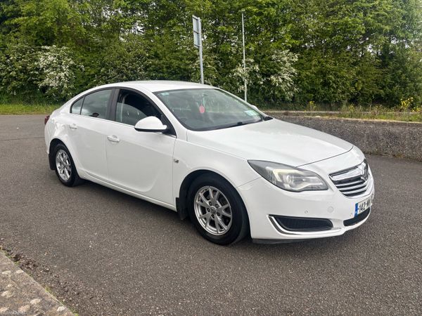 Vauxhall Insignia Hatchback, Diesel, 2014, White