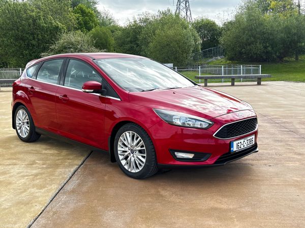 Ford Focus Hatchback, Diesel, 2016, Red