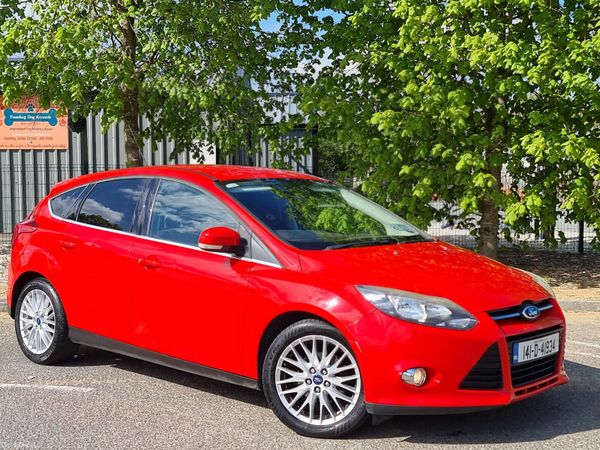 Ford Focus Hatchback, Petrol, 2014, Red