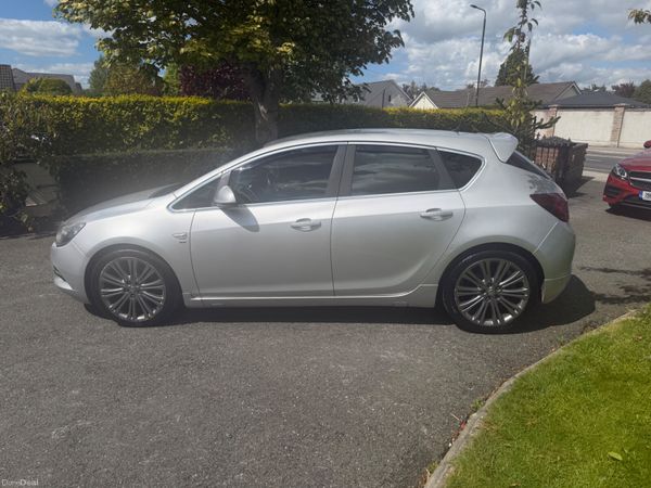 Vauxhall Astra Hatchback, Diesel, 2012, Silver