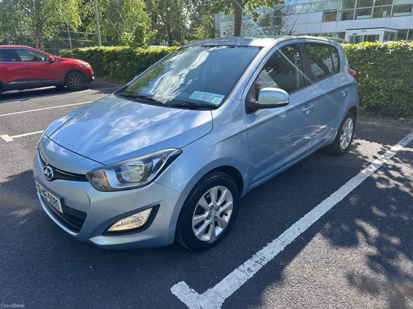 Hyundai i20 Hatchback, Petrol, 2013, Blue