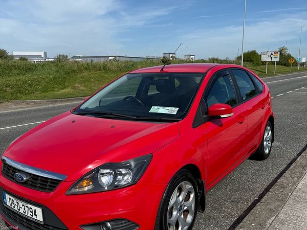 Ford Focus Hatchback, Petrol, 2009, Red