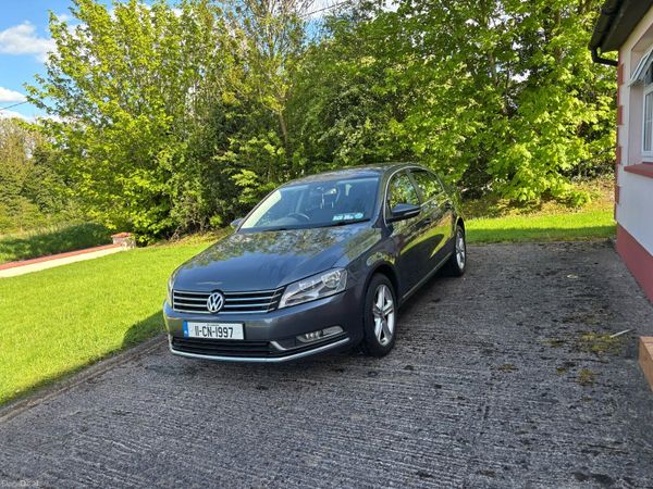Volkswagen Passat Saloon, Diesel, 2011, Grey
