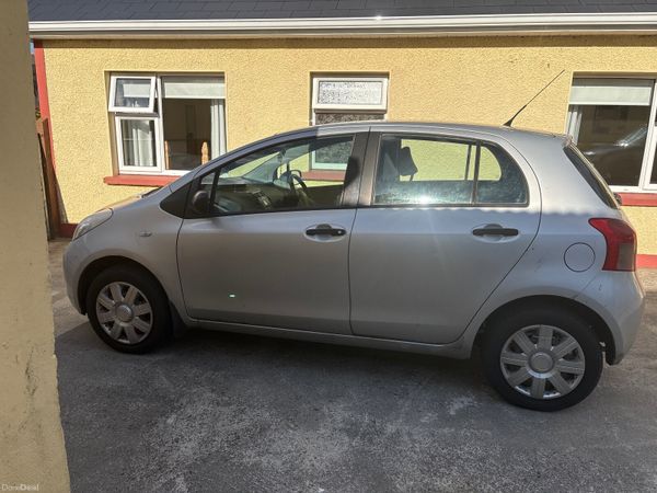 Toyota Yaris Hatchback, Petrol, 2006, Silver