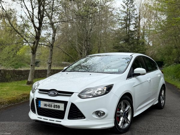 Ford Focus Saloon, Petrol Gas, 2014, White