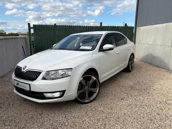 Skoda Octavia Saloon, Diesel, 2016, White