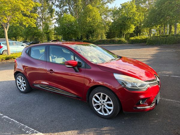 Renault Clio Hatchback, Petrol, 2017, Red