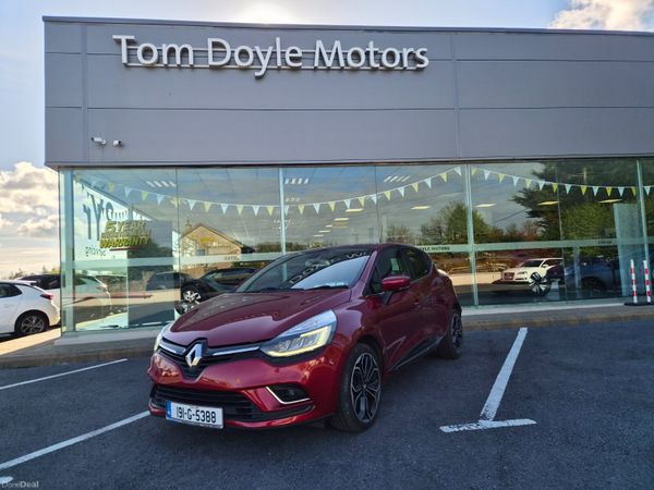 Renault Clio Hatchback, Petrol, 2019, Red