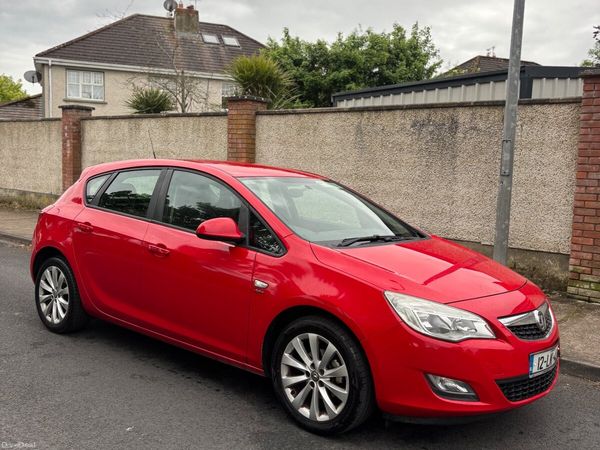Vauxhall Astra Hatchback, Petrol, 2012, Red