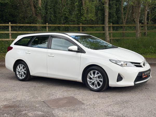 Toyota Auris Estate/Jeep, Diesel, 2014, White