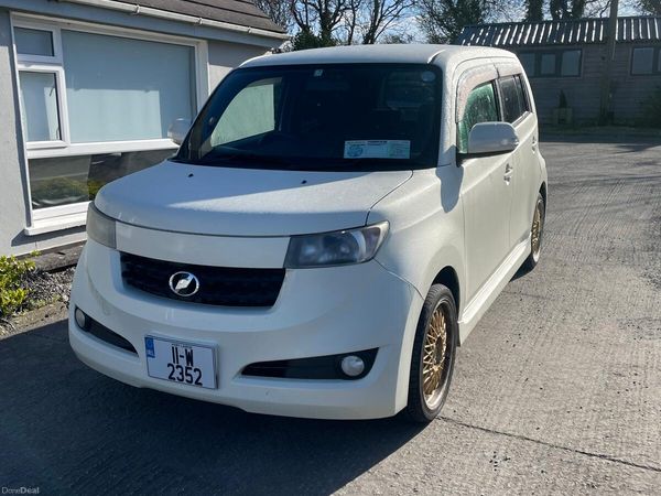 Toyota bB MPV, Petrol, 2011, White