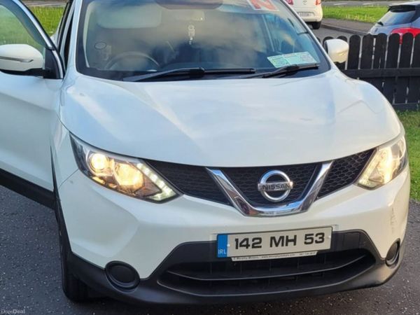 Nissan Qashqai Hatchback, Diesel, 2014, White