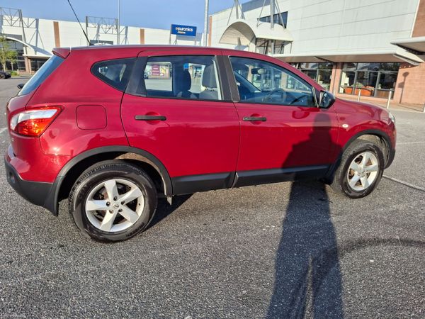 Nissan Qashqai MPV, Diesel, 2013, Red