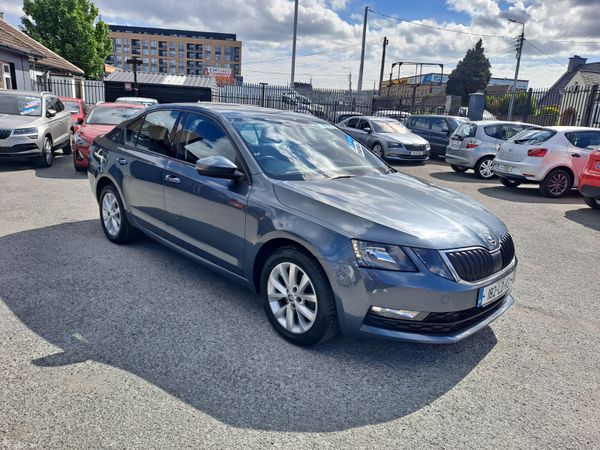 Skoda Octavia Saloon, Diesel, 2018, Grey