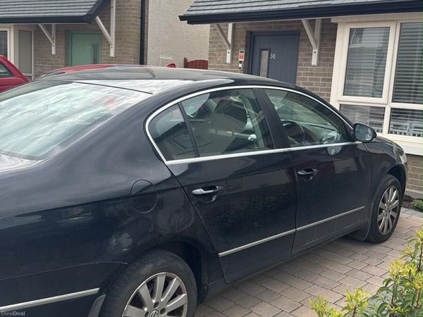 Volkswagen Passat Saloon, Petrol, 2009, Black