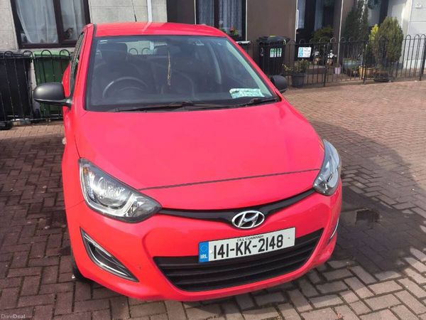Hyundai i20 Hatchback, Petrol, 2014, Red