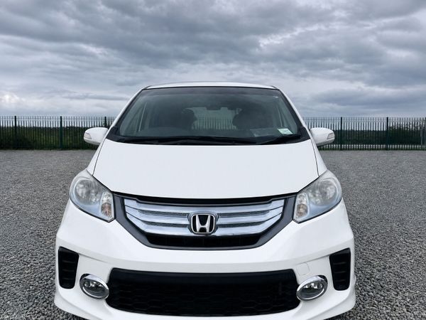 Honda Freed MPV, Petrol Hybrid, 2013, White