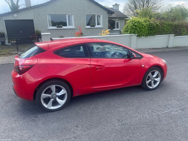 Vauxhall Astra Hatchback, Petrol, 2014, Red