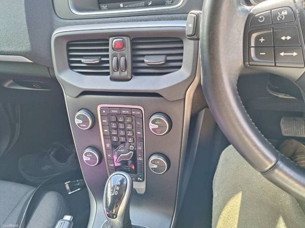Volvo V40 Hatchback, Petrol, 2014, White