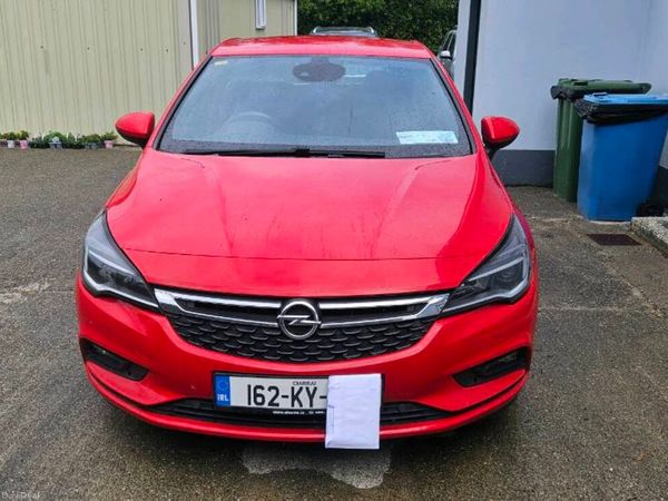 Opel Astra Hatchback, Petrol, 2016, Red