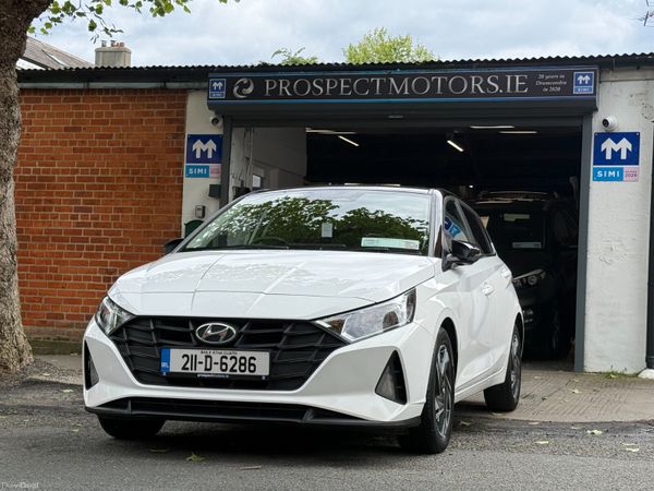 Hyundai i20 Hatchback, Petrol, 2021, White