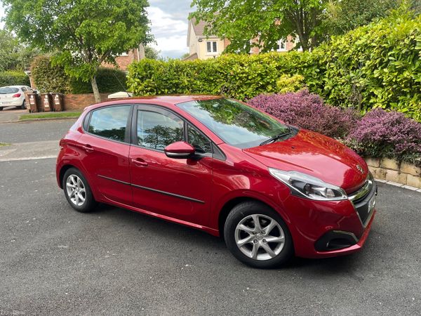 Peugeot 208 Hatchback, Petrol, 2017, Red