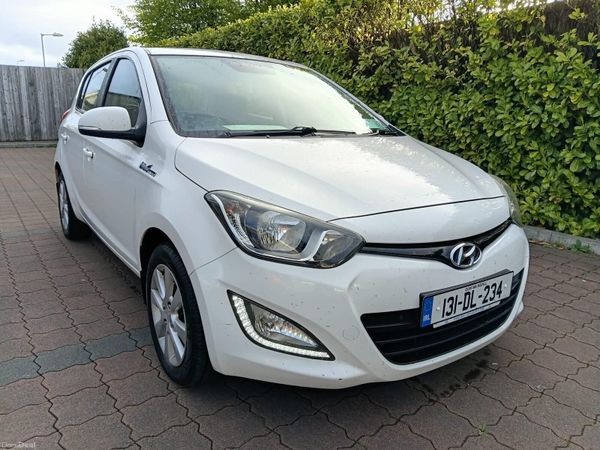 Hyundai i20 Hatchback, Petrol, 2013, White