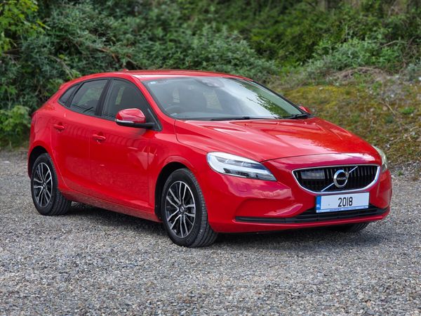 Volvo V40 Hatchback, Petrol, 2018, Red