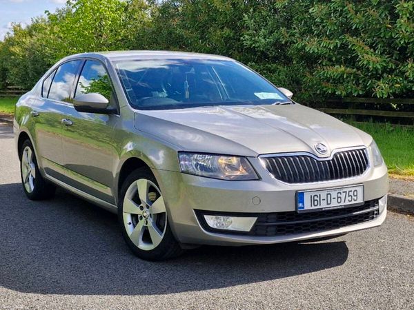 Skoda Octavia Saloon, Diesel, 2016, Beige
