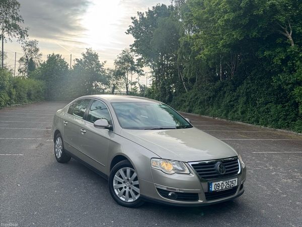 Volkswagen Passat Saloon, Petrol, 2009, Beige