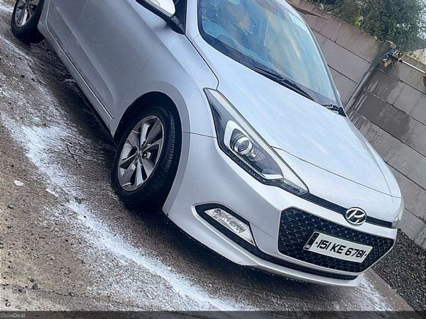 Hyundai i20 Hatchback, Diesel, 2015, Silver