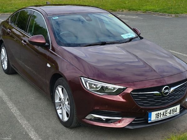 Opel Insignia Hatchback, Petrol, 2018, Red