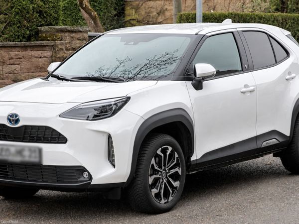 Toyota Yaris Cross Hatchback, Petrol Hybrid, 2025, White