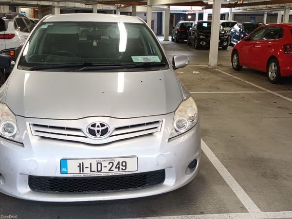Toyota Auris Hatchback, Petrol, 2011, Silver